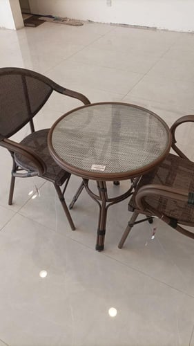 طقم طاولة و3 كراسي خارجية بني