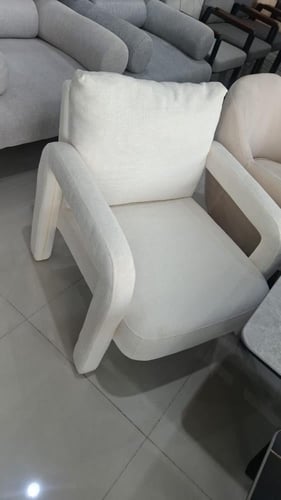 كرسي مفرد فاخر بتصميم مميز وعصري