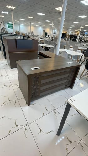 مكتب مودرن عدة مقاسات