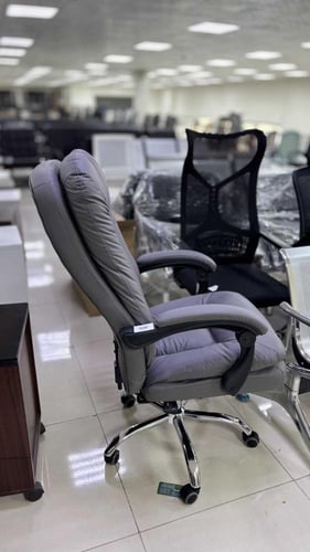 كرسي مكتب جلد عدة الوان