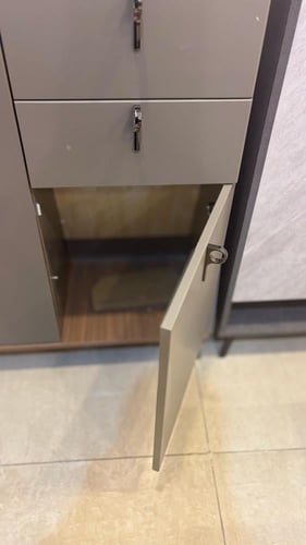 دولاب خشبي مع ادراج فخم عدة ابواب