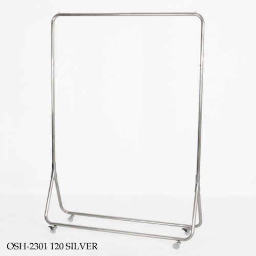 علاقه ملابس وعبايات عدة الوان