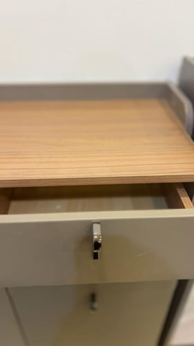 دولاب خشبي مع ادراج فخم عدة ابواب