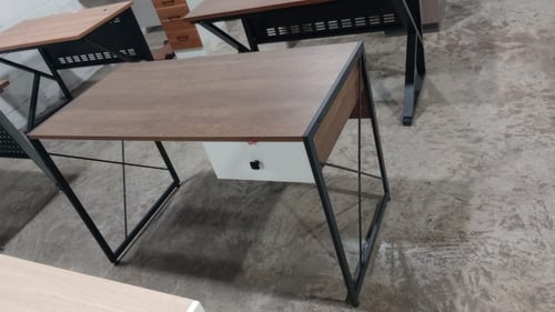 مكتب خشبي غامق مقاس 120 سم