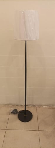 اضاءة طويلة لون أسود