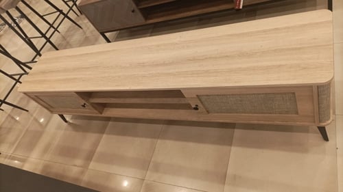 طاولة تلفزيون مقاس 180 سم خشبي فاتح