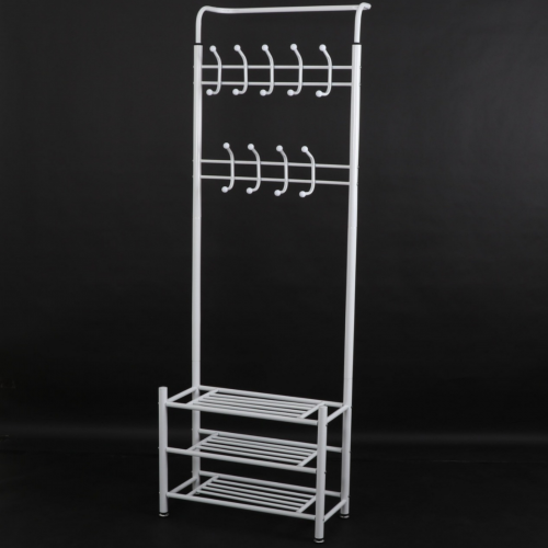 علاقة ملابس مزودة بأرفف لون أبيض