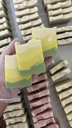 درجة بني ، الاصفر غامق ، اصفر فاتح ، سكري