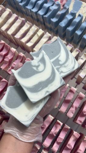 دمج الرمادي ، الابيض