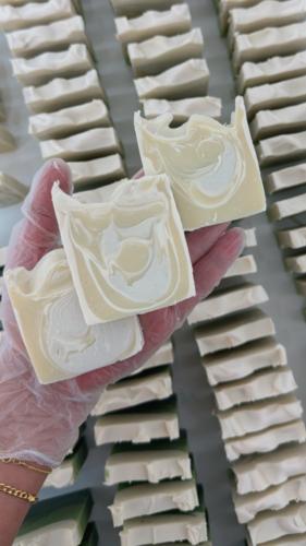 دمج البيج ، الرمادي ، السكري ( حجم ميني )