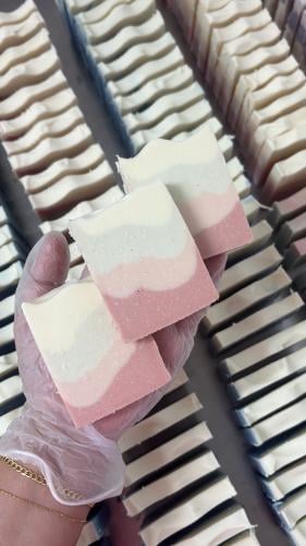 لحمي ، مشمشي، رمادي ، سكري