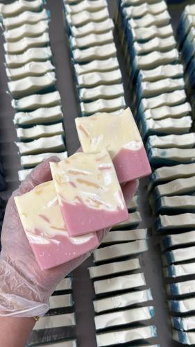 وردي ، تموج الذهبي ، السكري قطع صابون