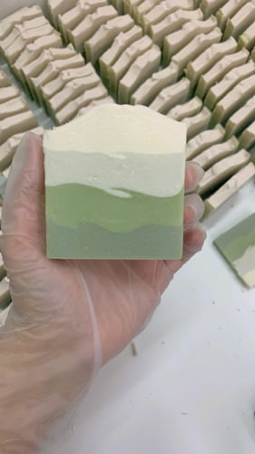 توزيعات صابون درجات الزيتي حجم وسط