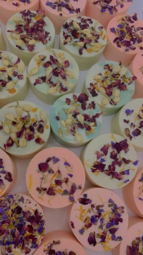 توزيعات حجم صغير متنوع .