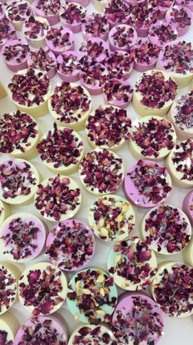 توزيعات حجم صغير متنوع .