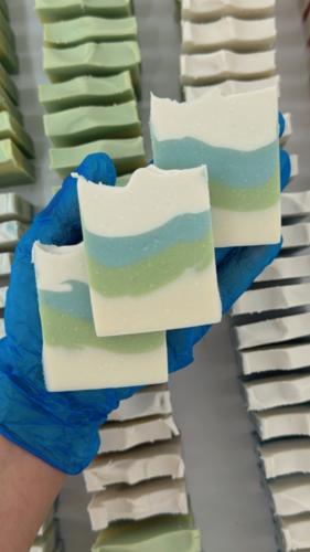 تدرجات بيج ، تفاحي ، سماوي ، سكري