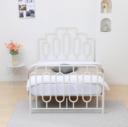 سرير مفرد بإطار معدني أنيق