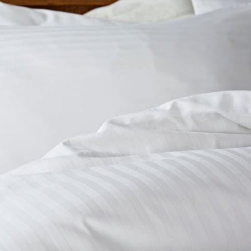 طقم مفرش أبيض هوتيل مزدوج