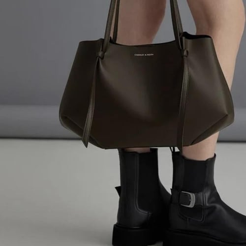 شنطة تشارلز اند كيث لارج كالا - Calla