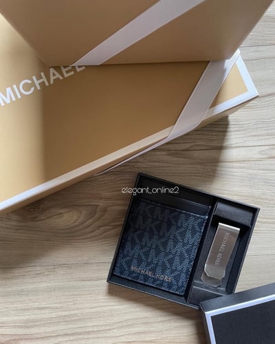 كارد هولدر رجالي من مايكل كورس - أنيق ومريح