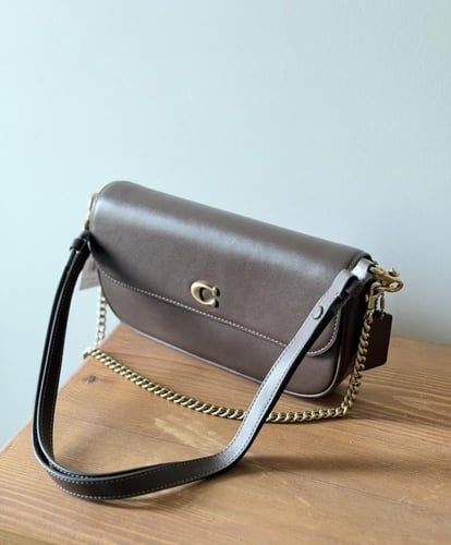 شنطة كوتش - Brook flap