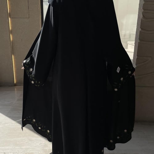 عباية تطريز ملون