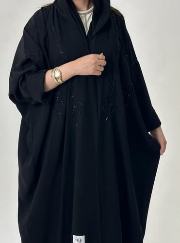 بشت بكريستال أسود