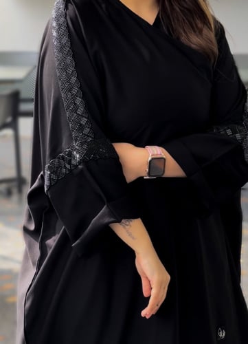 بشت لف مع كريستال أسود