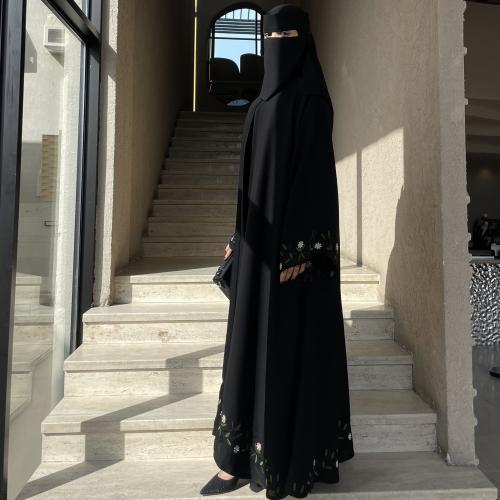 عباية تطريز ملون