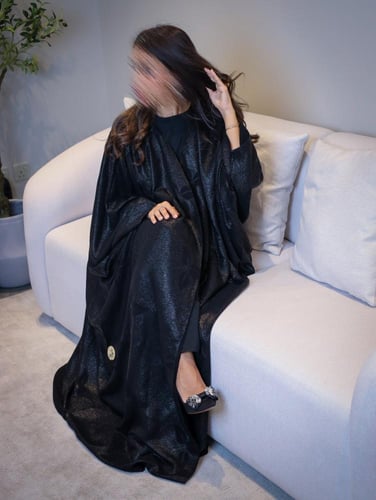 عبايه زاهيه