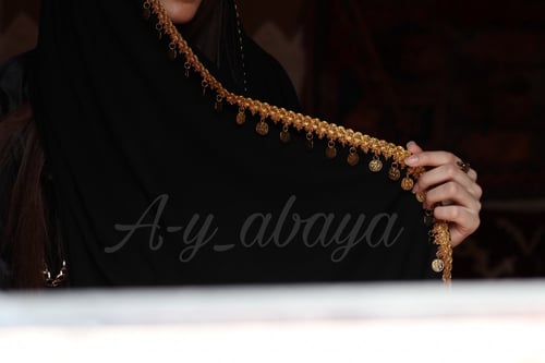 طرحه بقماش فاخر مطرزه بـ( القرش العربي )