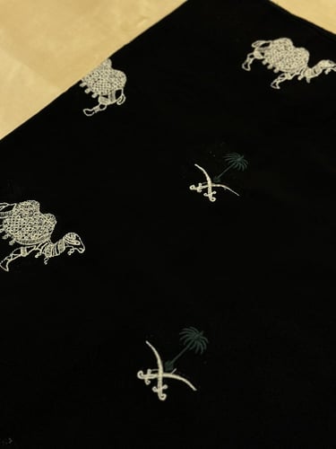 طرحه بصناعه فاخره مع شعار الممكله و تطريز الجمل ال...