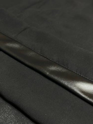 طرحة فاخرة مطرزة بالجلد