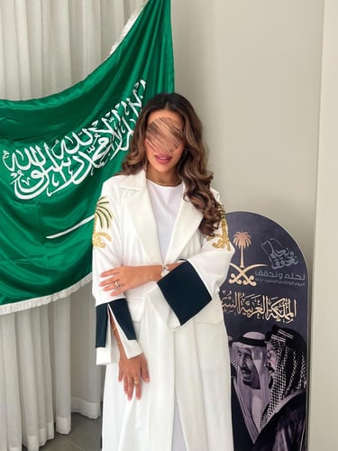 عبايه اليوم الوطني 95 بيضاء