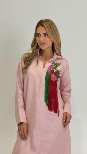 ثوب لينن بتطريز ببغاء