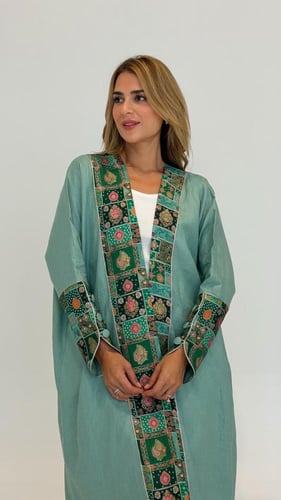 عباية لينن بتفاصيل مميزة