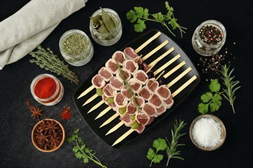 لحم غنم نعيمي ملفوف بالشحم