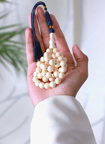 سبحة من البكلايت مشغولة يدوياً