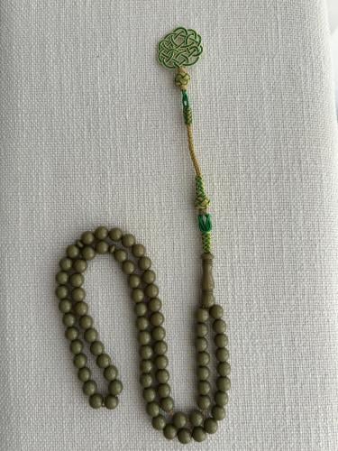 سبحة من البكلايت مشغولة يدوياً