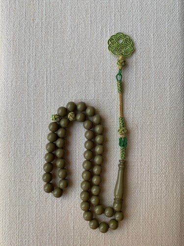 سبحة من البكلايت مشغولة يدوياً