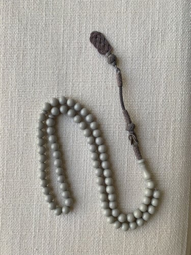 سبحة من البكلايت مشغولة يدوياً