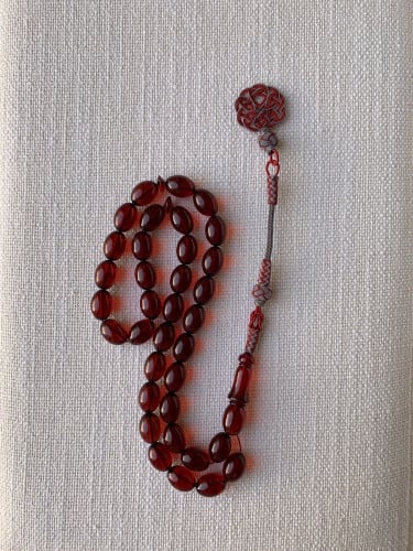 سبحة من البكلايت مشغولة يدوياً