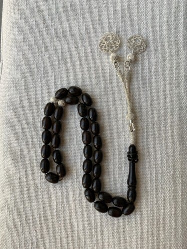 سبحة خشب ابنوس مزينة بخيوط الفضة الخالصة