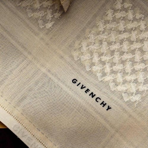 عرض الشتاء الفاخر شماغ جفنشي احمر بيج + شماغ بيج ه...