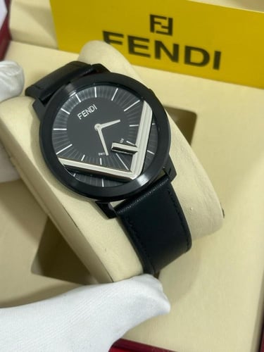 ساعة فندي جلد