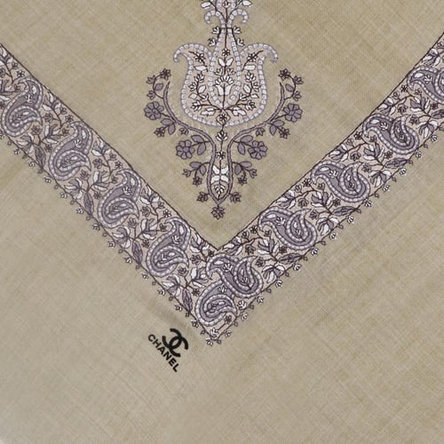 شال كشميري شانيل لون بيج غامق تطريز عنابي