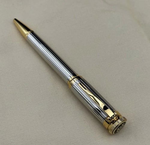 قلم دنهل فضي في ذهبي