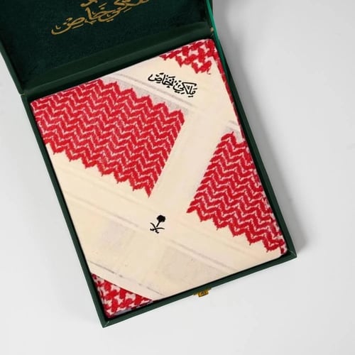 باقة الشتاء الملكية شماغ ملكي بيج + شماغ ملكي احمر...