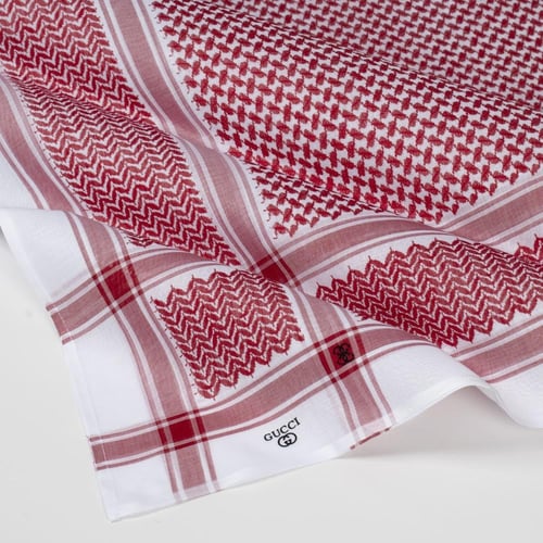 شماغ قوتشي احمر فاتح 2026