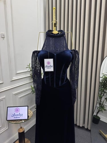 فستان طويل مخمل